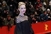 Emma privlači  puf rukavima, a Anne Hathaway frak haljinom