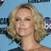 Glumicama u usponu Charlize darovala umetke iz grudnjaka