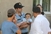 Hrvatski policajac umornim izbjeglicama je pridržao dijete